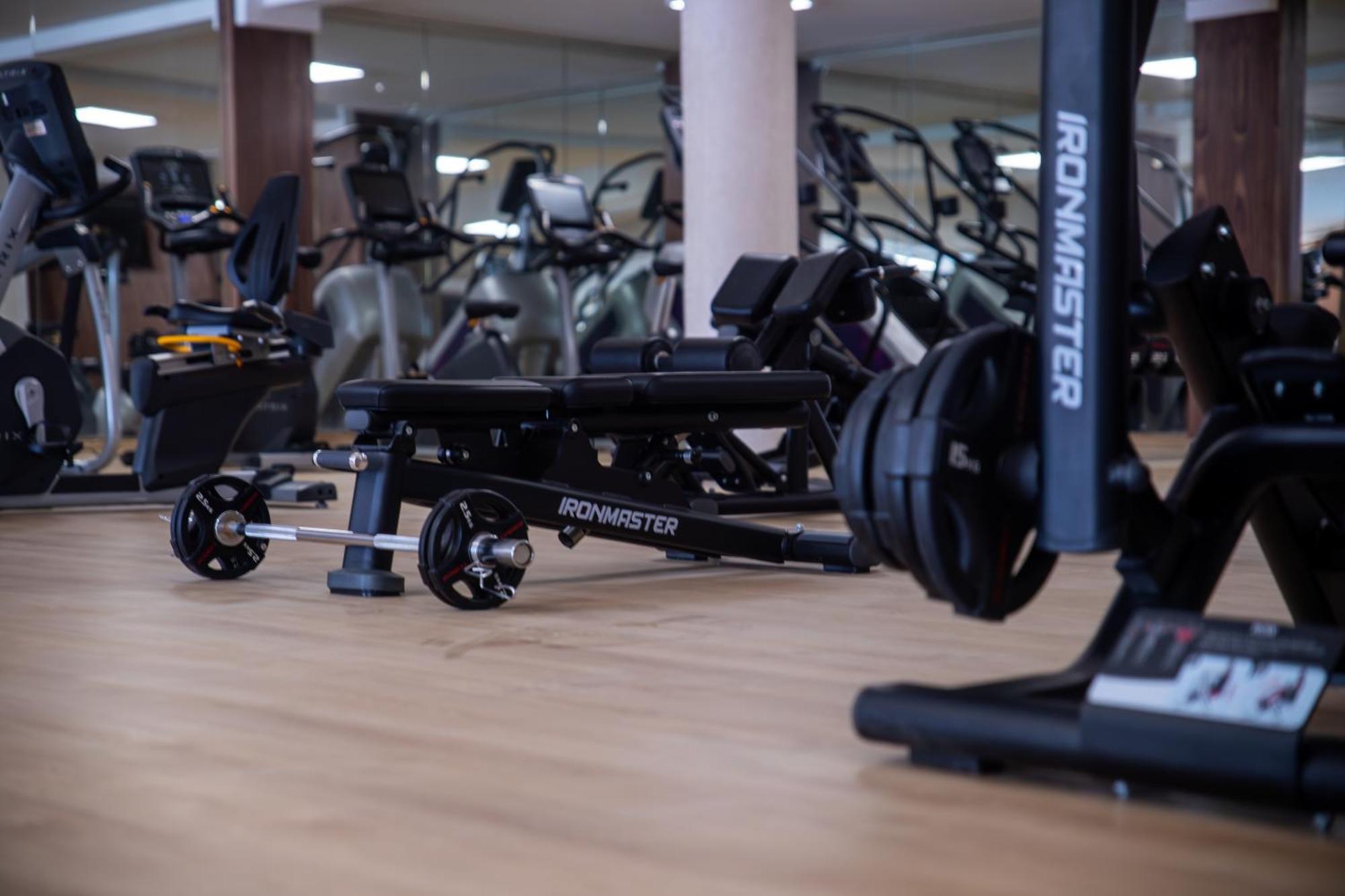 Dominium Palace Agadir Ngoại thất bức ảnh A Hammer Strength ground-based squat rack