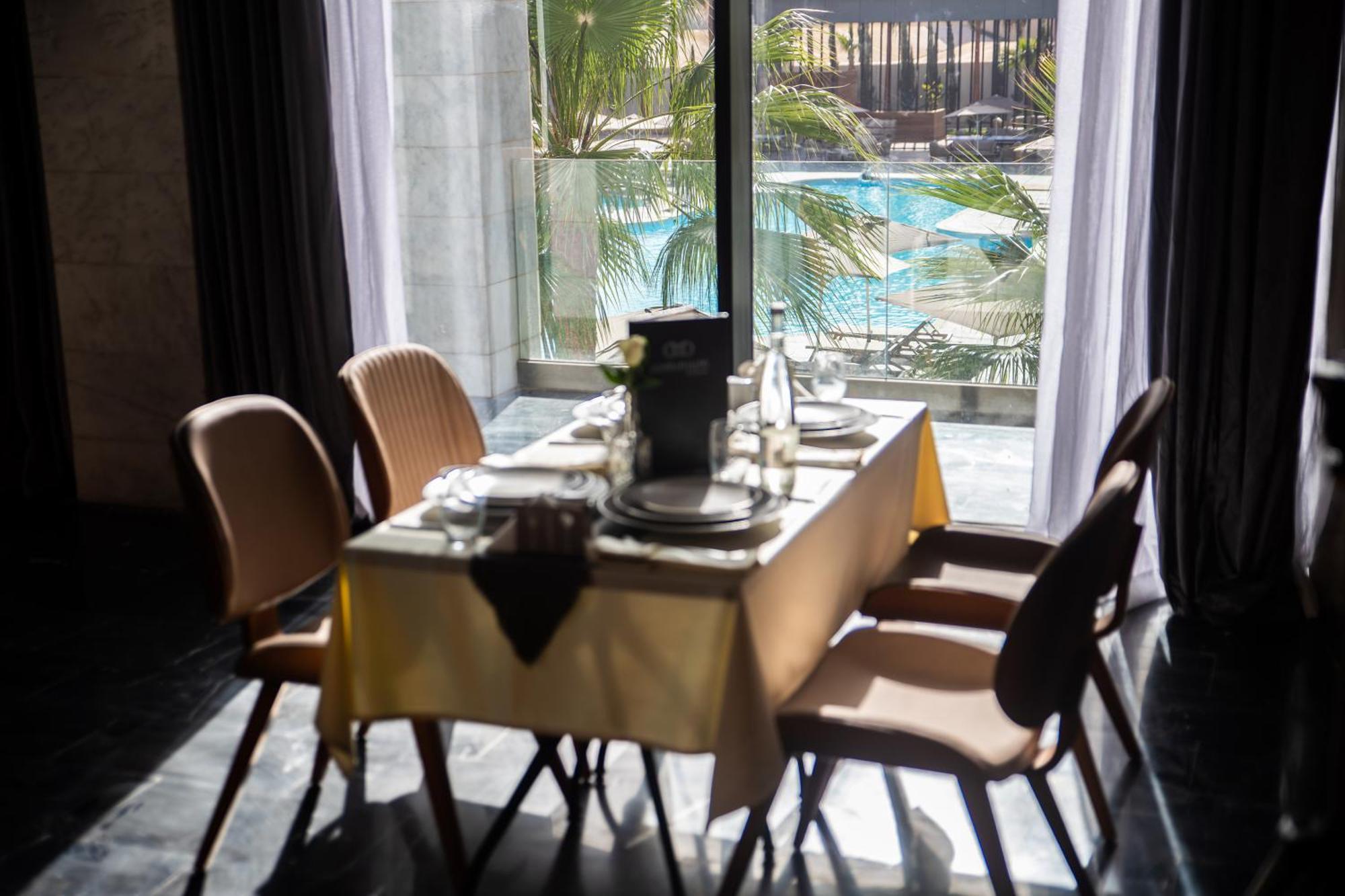 Dominium Palace Agadir Ngoại thất bức ảnh A table set for four